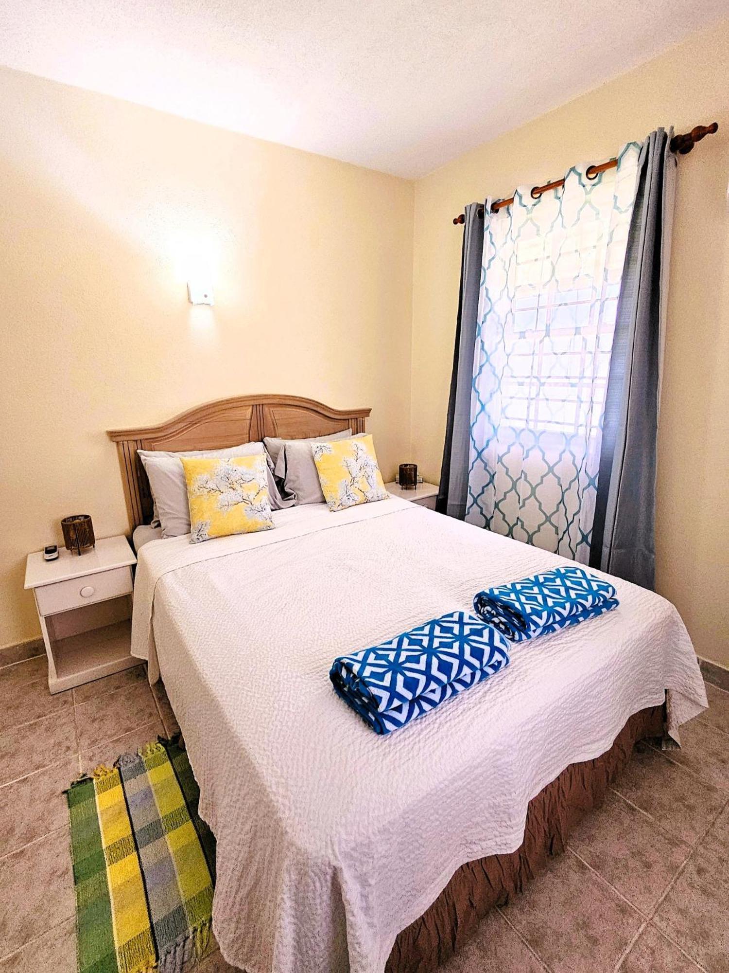 Ocean Bliss Apartments Christ Church Esterno foto